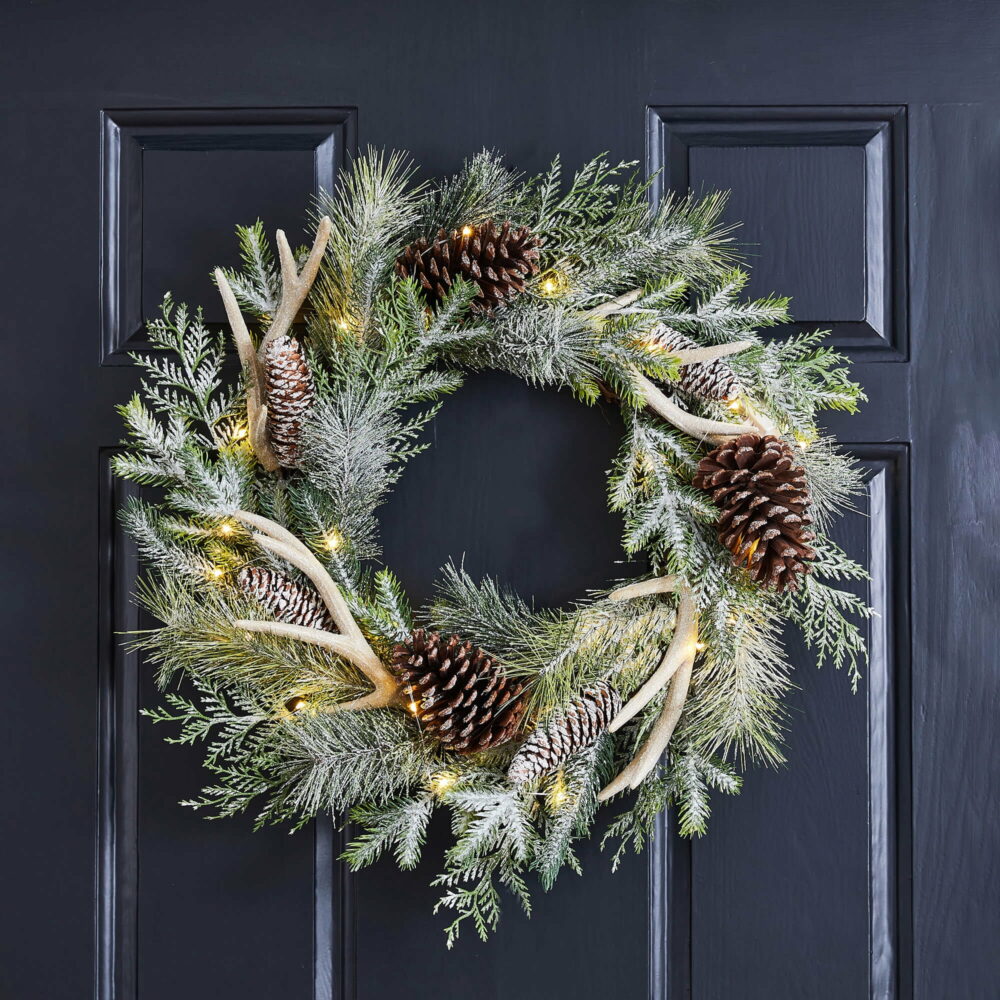 rustic farmhouse style christmas wreath ideas for the front door