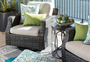 Outdoor patio throw pillows